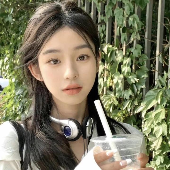 红衣少女